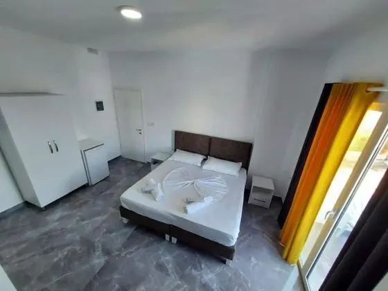 Tek Büyük Yataklı Oda, Balkon