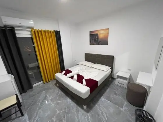 Tek Büyük Yataklı Oda, Balkon
