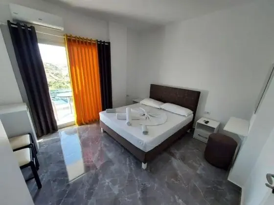 Tek Büyük Yataklı Oda, Balkon
