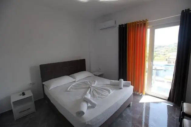 Tek Büyük Yataklı Oda, Balkon