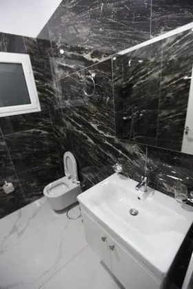 Tek Büyük Yataklı Oda, Balkon