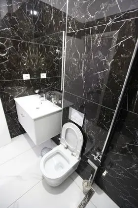 Tek Büyük Yataklı Oda, Balkon