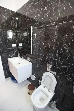 Tek Büyük Yataklı Oda, Balkon