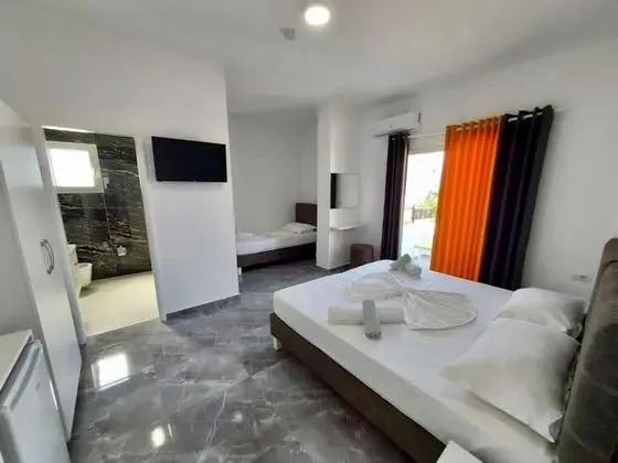 Üç Kişilik Oda, Balkon