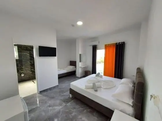 Üç Kişilik Oda, Balkon