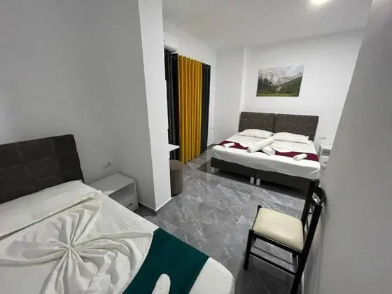 Üç Kişilik Oda, Balkon