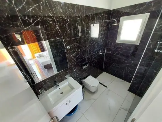 Üç Kişilik Oda, Balkon
