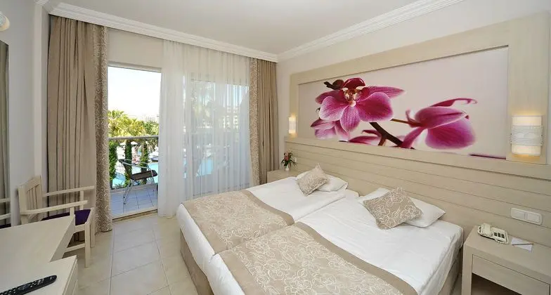 https://images.etstur.com/imgproxy/resize/2560x1440/files/images/hotelImages/etsrooms/509179/Seaden_Corolla_Hotel_20241220115931_2.jpg