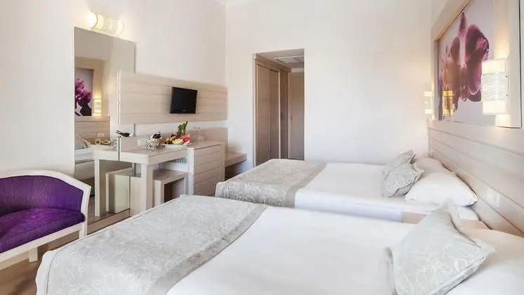 Standard Oda, Sigara İçilmez, Havuz Manzaralı