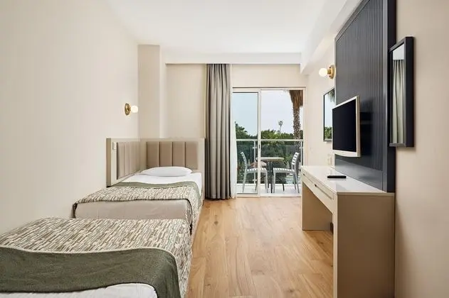 https://images.etstur.com/files/images/hotelImages/TR/51785/l/Sea-World-Resort---Spa-Oda-393806.jpg