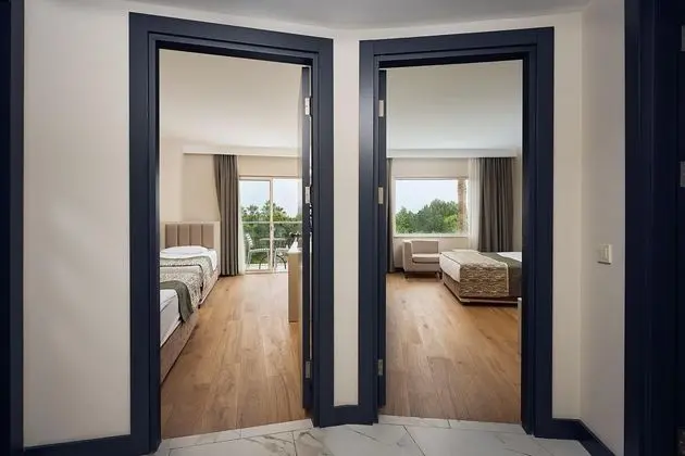 https://images.etstur.com/files/images/hotelImages/TR/51785/l/Sea-World-Resort---Spa-Oda-393807.jpg