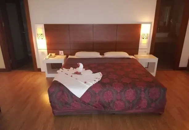 Deniz Manzaralı 1 Çift Kişilik Yatak