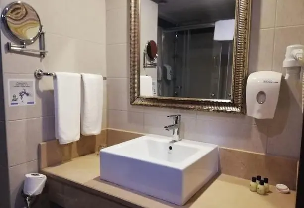 Kara Manzaralı Aile Odası