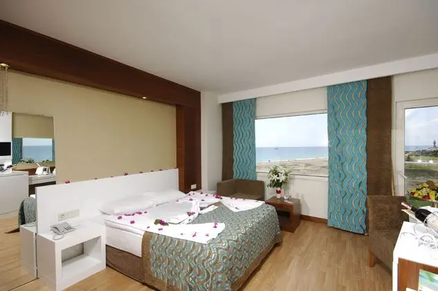 Kara Manzaralı Aile Odası