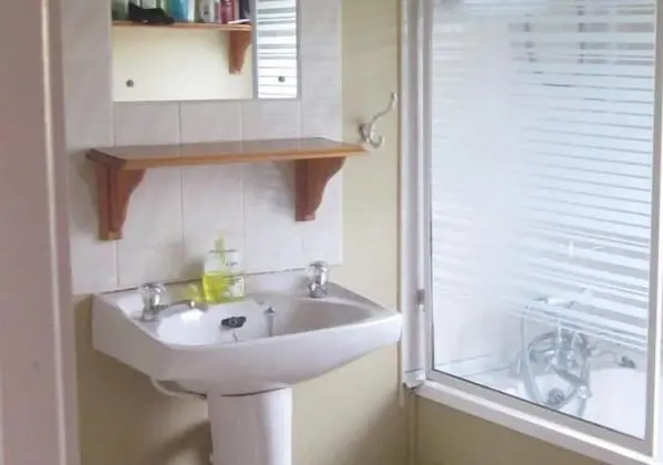 Tek Büyük Yataklı Oda, Ortak Banyo