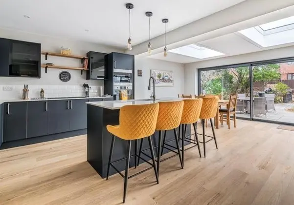 Ev