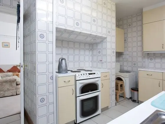 Apart Daire, Banyolu/Duşlu, Avlu Manzaralı (1B)