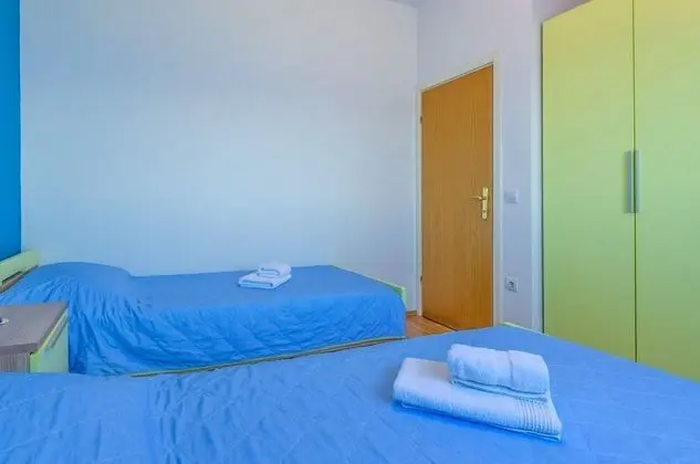 Ev (Three Bedroom Holiday Home with Sea V)