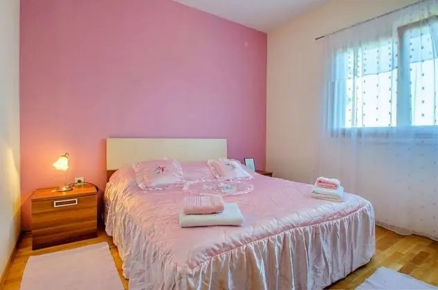 Ev (Three Bedroom Holiday Home with Sea V)