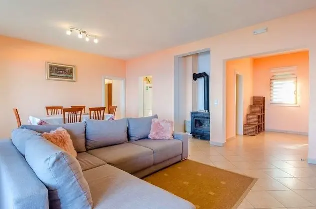 Ev (Three Bedroom Holiday Home with Sea V)