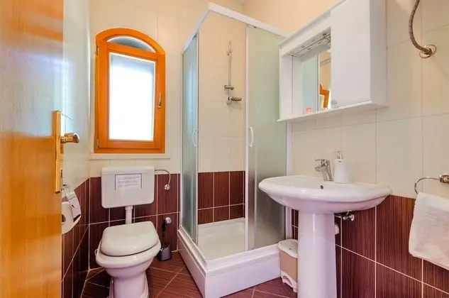 Ev (Three Bedroom Holiday Home with Sea V)