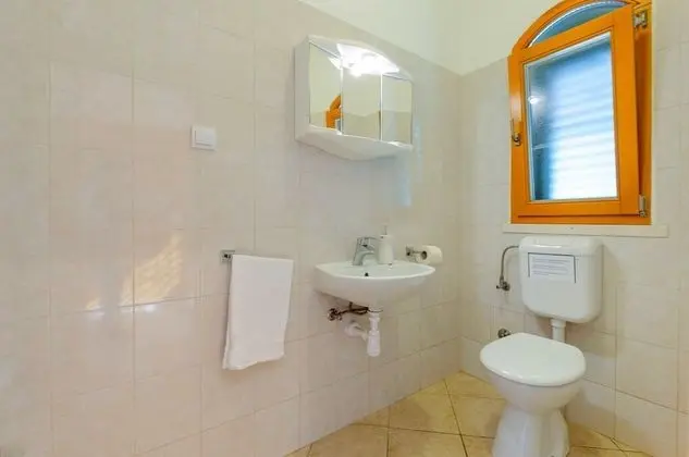 Ev (Three Bedroom Holiday Home with Sea V)