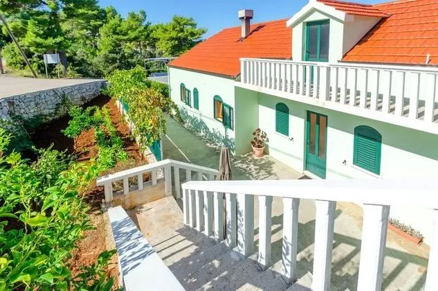 Ev (Three Bedroom Holiday Home with Sea V)