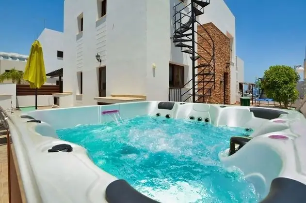 Villa, Sıcak Su Havuzu (No.8)