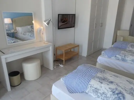 Stüdyo, Kısmi Deniz Manzaralı (for 2)