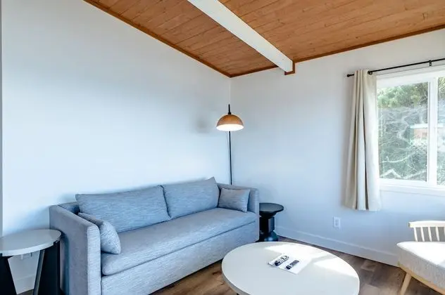 Deluxe Cottage w/Hot Tub, Kitchenette