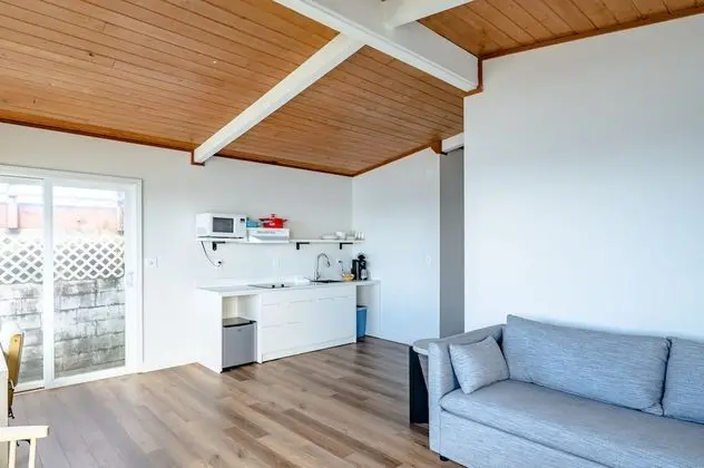 Deluxe Cottage w/Hot Tub, Kitchenette