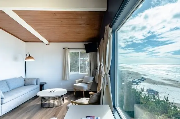 Deluxe Cottage w/Hot Tub, Kitchenette