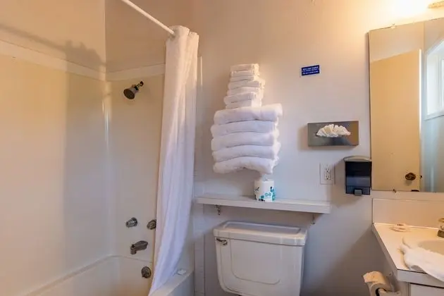 Deluxe Cottage w/Hot Tub, Kitchenette