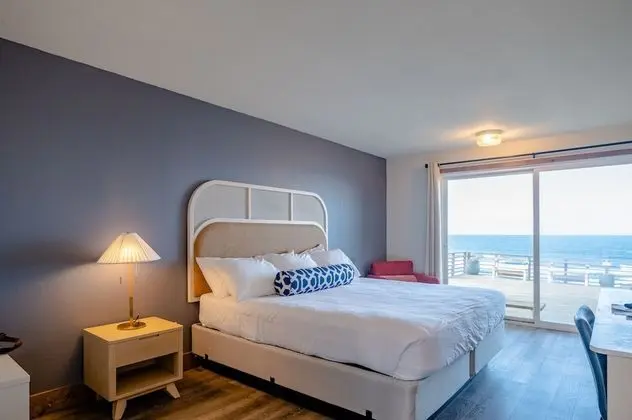Deluxe King Room with Ocean View