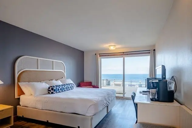 Deluxe King Room with Ocean View