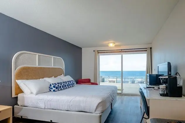 Deluxe King Room with Ocean View