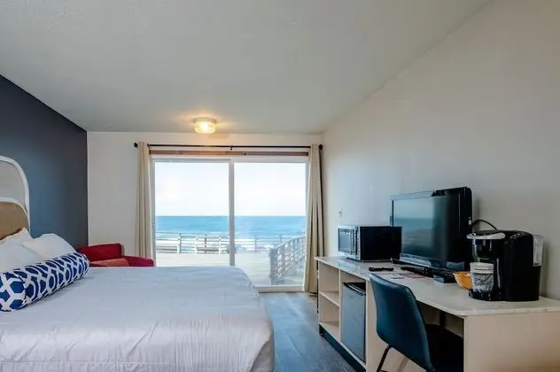 Deluxe King Room with Ocean View