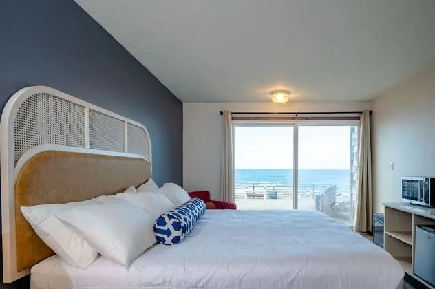 Deluxe King Room with Ocean View
