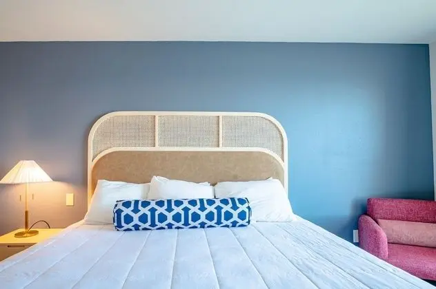 Deluxe King Room with Ocean View