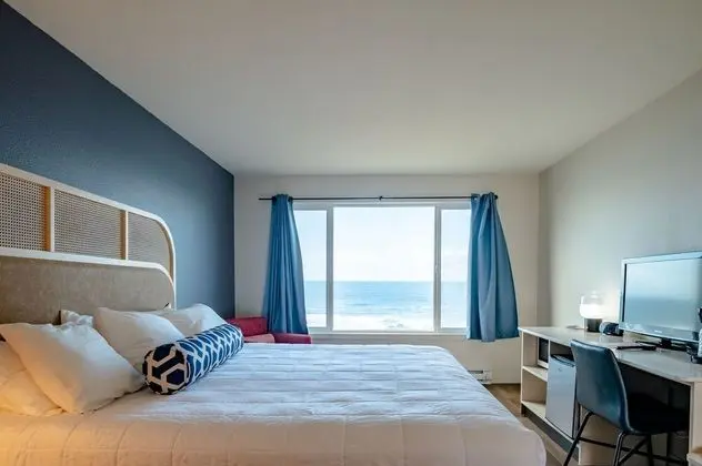 Deluxe King Room with Ocean View