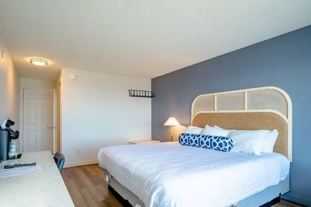 Deluxe King Room with Ocean View