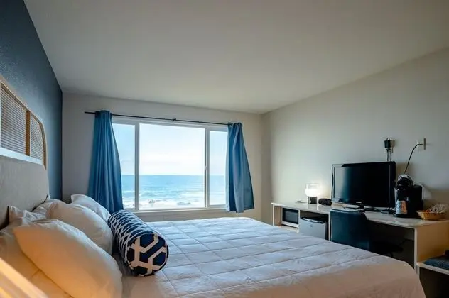 Deluxe King Room with Ocean View