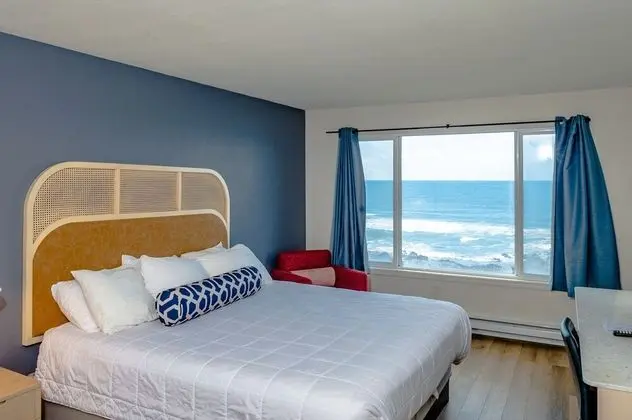 Deluxe King Room with Ocean View
