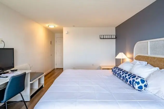 Deluxe King Room with Ocean View