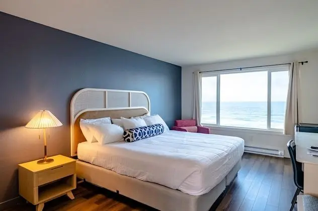 Deluxe King Room with Ocean View