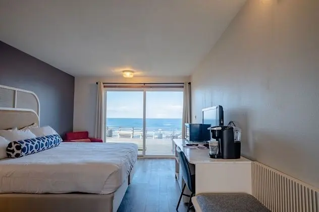 Deluxe King Room with Ocean View