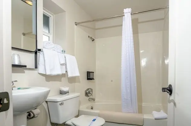 Deluxe King Room with Ocean View