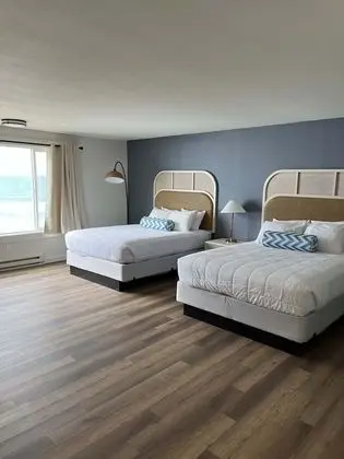 Deluxe Two Queen Beds w/Kitchenette