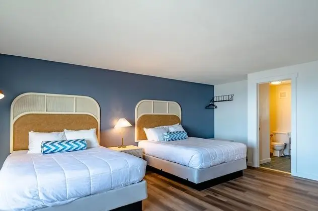 Deluxe Two Queen Beds w/Kitchenette