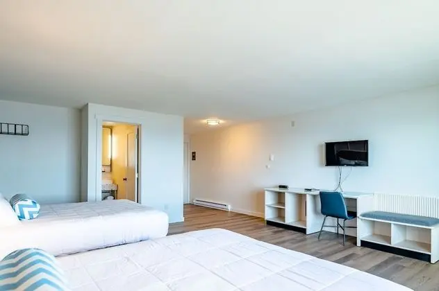 Deluxe Two Queen Beds w/Kitchenette